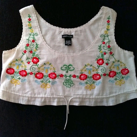 Embroidered Drawstring Crop Top - Picture 2 of 9